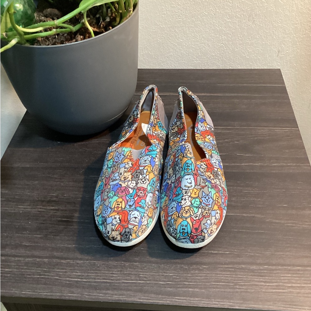 Colorful Slip-On Shoes - Picture 2 of 8